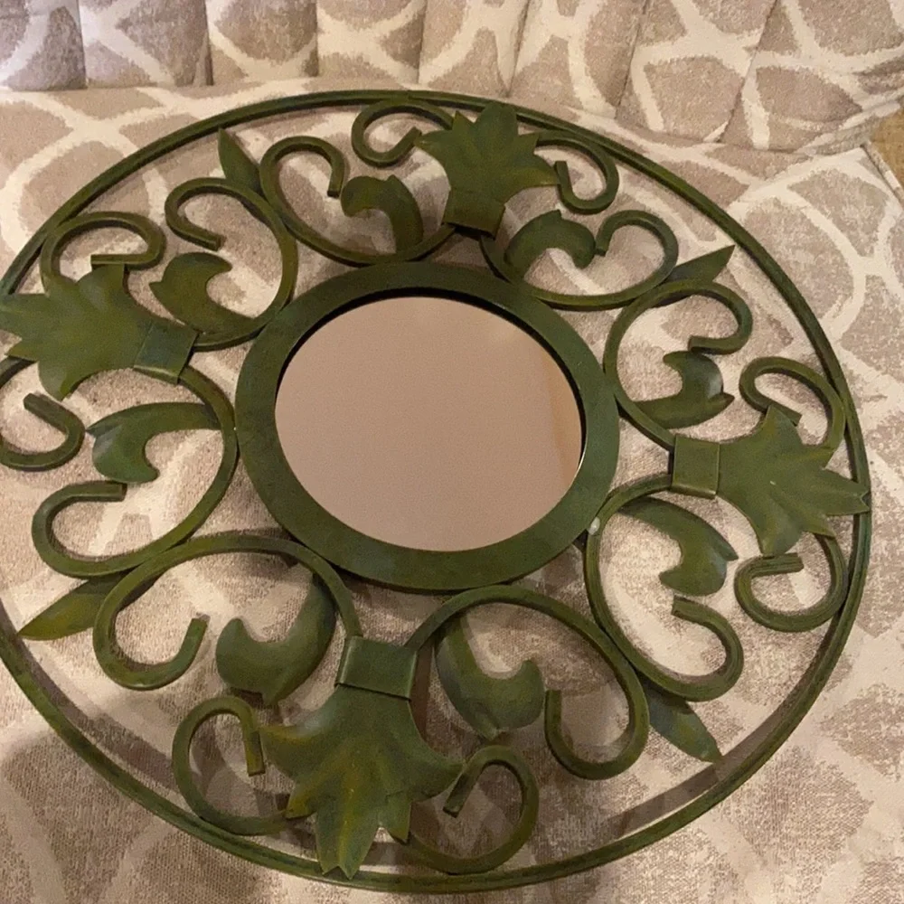 Green Round Metal Decorative Mirror